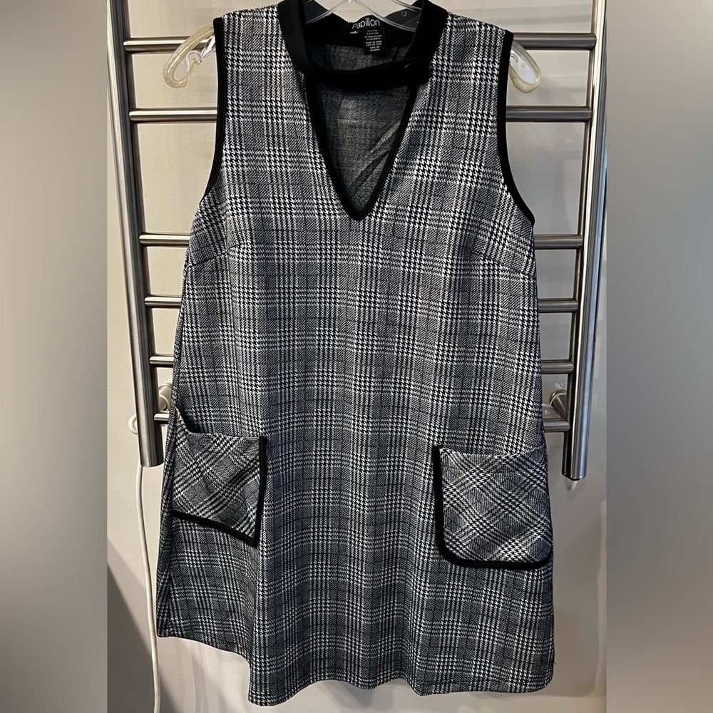 3/$30 Plaid 60’s inspired mini dress